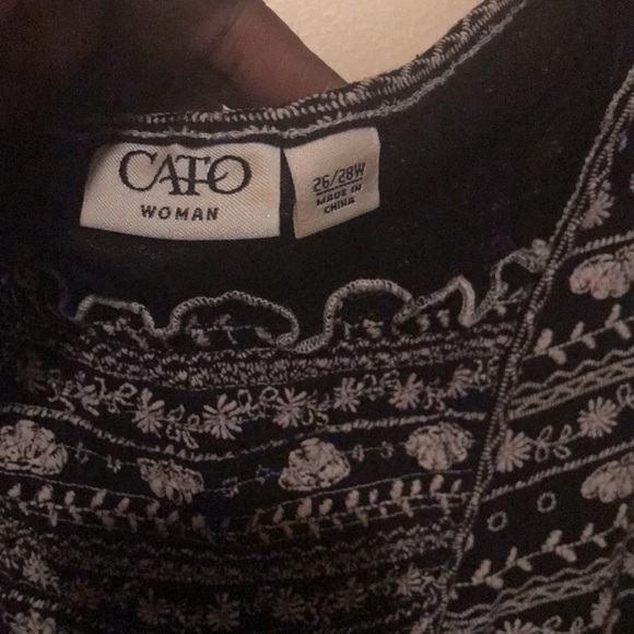 Beautiful black/white flower embellishments front and back..short sleeves.. - Picture 3 of 3